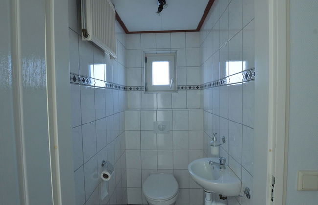 Lovely Holiday Home in Kaatsheuvel With Bubble Bath - Photo 43