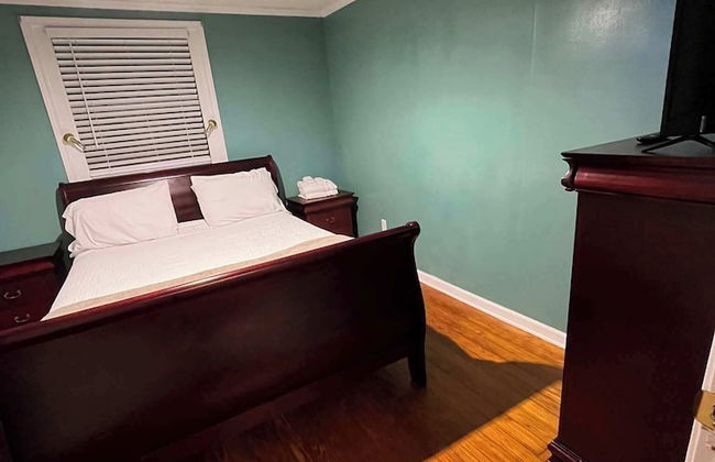 Steps From Downtown Minutes to the Airport - Photo 8