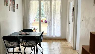 Appartement de 80m2 aux portes de Lyon avec ascenseur, balcon, parking - Foto 3