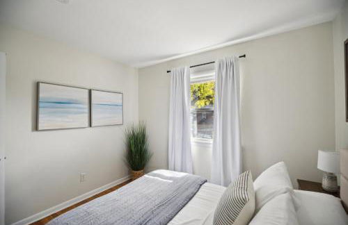 Comfy Coastal Getaway with Modern Comforts home - Foto 15