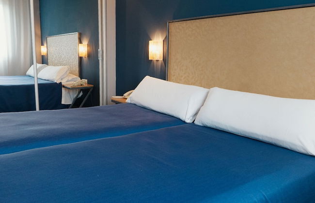 Apartamentos Vértice Sevilla Aljarafe - Photo 3