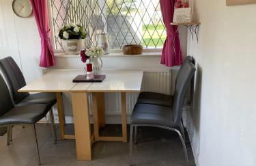 Quiet Secluded two Bedroom Bungalow With Parking - Photo 47