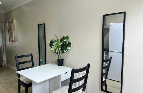 JAN'S HAVEN Wembley Park - lovely 1 bedroom flat, sleeps 4, free parking, 10 minutes from Wembley stadium and Wembley Park station - Foto 10