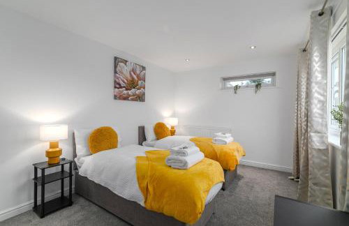 Sittingbourne Lodge, free car park - 4 Cars - Photo 9