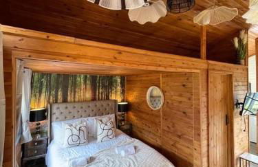 Otter 1 - Private Hot Tub - Bali Inspired Lodge - Bath - Longleat - Wiltshire - Photo 20