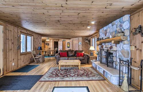 Lakefront Escape with Fishing Pier and Snowmobiling! - Foto 15