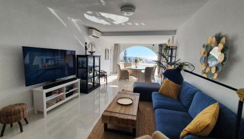 Stilfullt semesterhus nära pool och strand. - Foto 3