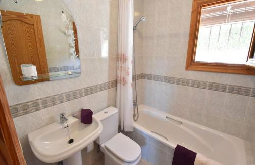 Mediterranean Escape with Garden - Foto 24