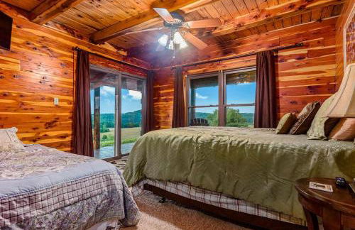 Lodge at OZK Ranch- Incredible mountaintop cabin with hot tub and views - Photo 25