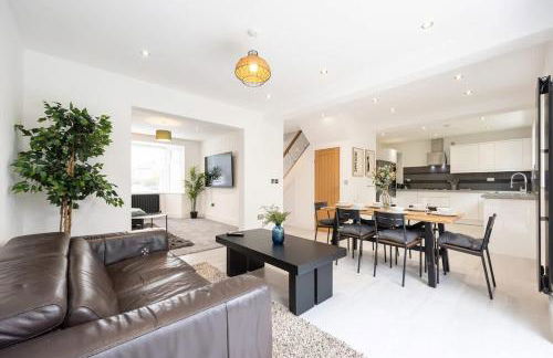 The Wilmslow House Free Parking - Close to Airport - Foto 1