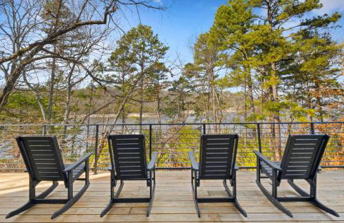 Lakeside Luxe-Lake Access-Hot Tub-Amazing Patio - Foto 9