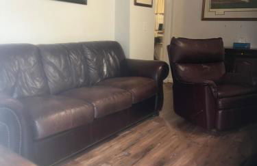 THE Clubhouse MASTERS GOLF THEMED 1 KING BED 1 BATH FURNISHED APARTMENT FULL SIZE KITCHEN FULL SIZE LEATHER PULL OUT SLEEPER SOFA IN LIVING ROOM & FULL SIZE LEATHER SOFA 1 GIG FIBER INTERNET DIRECTV PREMIUM PACKAGE ALL SPORTS & MOVIE CHANNELS & DVR - Foto 14