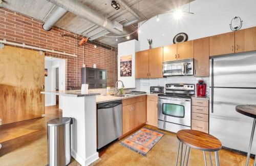 Charming 1BR Condo - Full Kitchen - Uptown Living - Foto 32