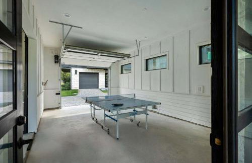 Luxe 3BR Lake Escape - BBQ Firepit & Pickleball - Foto 33