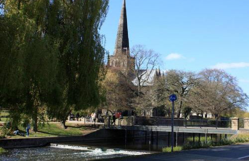 Apartment 4 - striking, 2 bedroom luxury apartment - close to town, mainline rail & theatre - Photo 28