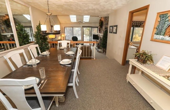 Seven Springs 2 BR Deluxe Condo with Mountain Views by RedAwning - Foto 15