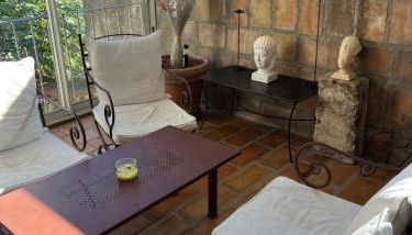 La maison sur la place dans Aigues Mortes - Foto 5