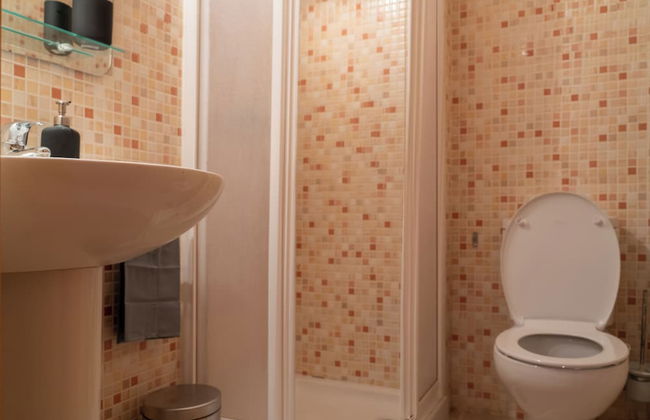 Seaview 2 Bed Apartment Sleeps 4 - Terrace - Pool - Foto 6