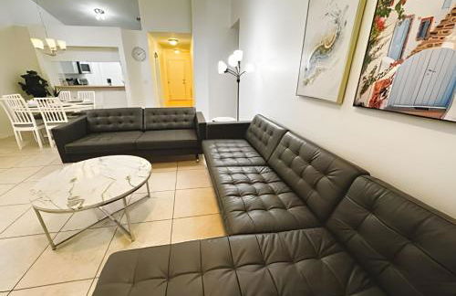 Lakeside Pool Home, Games close to Disney & Malls - Foto 11