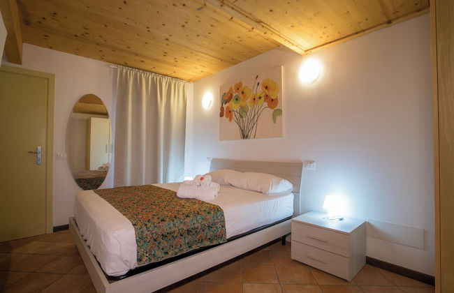 Blue Villa With Shared Pool and Private Garden Near Salò - Foto 3