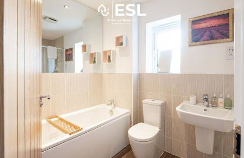 Large Modern 4 Bedroom House in Uttoxeter, Near Alton Towers, Great for Families - Foto 29