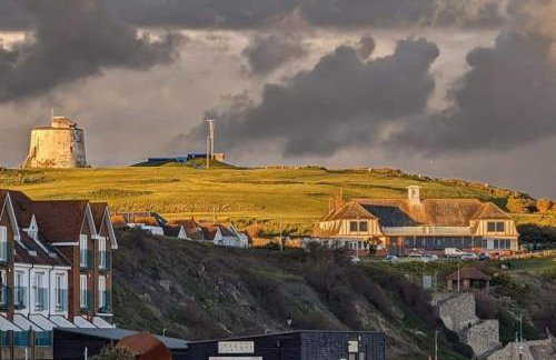 Unique seafront 2 bedroom 2 bathroom apartment - Foto 27