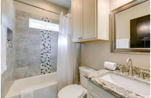 Centrally Located Stunning 3BR 2BA Near Downtown - Foto 26