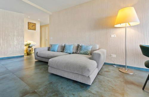 Luxury Seafront Apartment - Beach Access - Parking & WiFi - by Coral Property - Foto 23