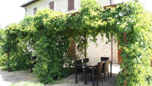 Modern Holiday Home in Foligno - Loc. With Pool - Photo 4