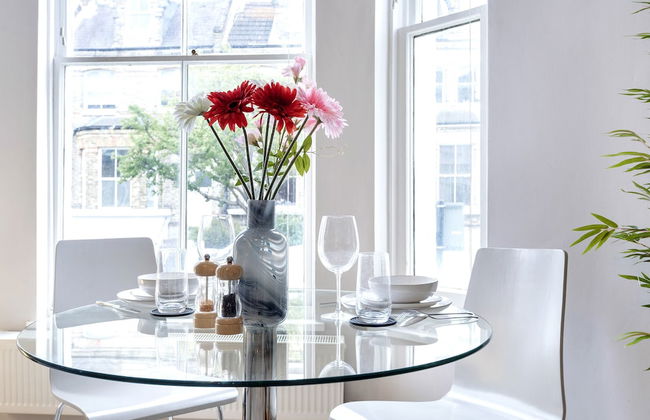 Contemporary Clapham Home Near Wandsworth Common - Photo 7