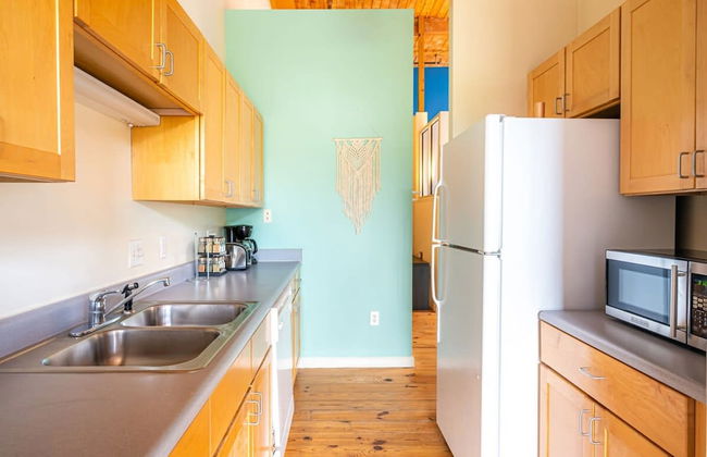 2 Bedroom Historic Brick Getaway with Wifi - Foto 29