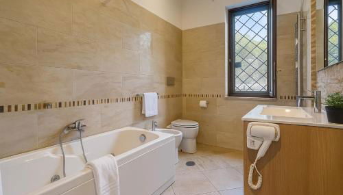 Free parking 5 minutes from the bus stop - Foto 4, towels, Shower