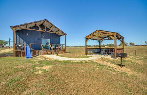 Pond and Grazing Cattle! Rural Getaway Near Van - Foto 23