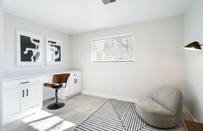 @ Marbella - Modern 4-br Retreat Chef's Kitchen - Photo 3