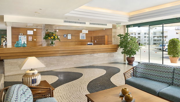 Coin salon dans le hall