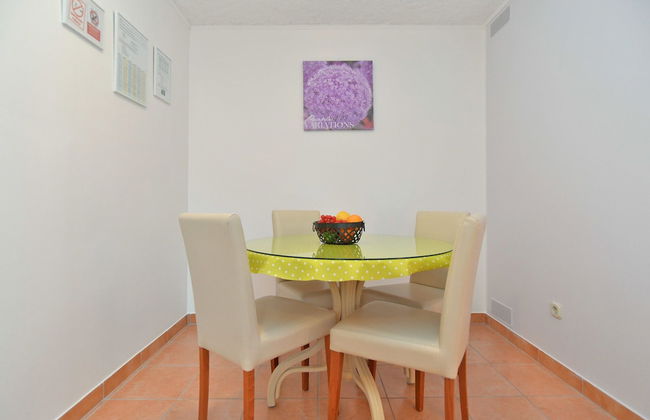 Apartment 669 - Photo 8