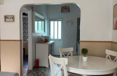 City Break-Quiet House with Private Patio - Foto 7
