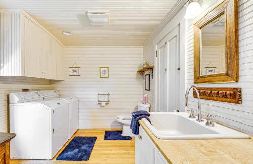 Idyllic Vermont Farmhouse Mtn Views on 200 Acres! - Foto 15