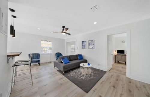 Escape to Newly Remodeled Home in the Heart Fort Lauderdale with Private Pool - Foto 9