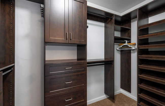 Spacious Retreat w Modern Decor and Private Yard - Photo 50