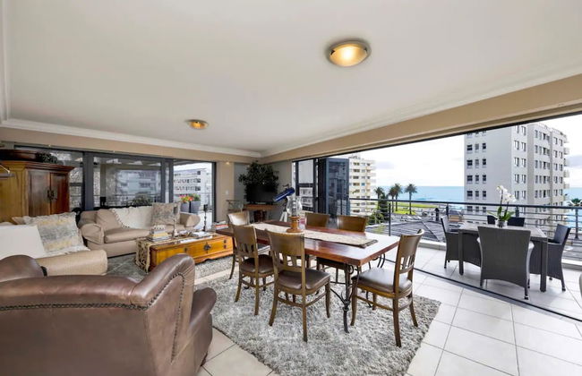 Bright and Stylish Beachfront Apartment - Foto 10