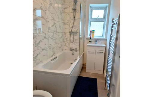 Cosy 4 Bedroom House in Seven Sisters Neath Port Talbot - Photo 18