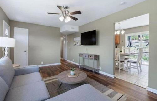 Travis' Place - Convenient and Affordable Location - Foto 19