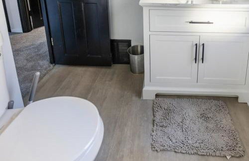 Euclid Near Lake Erie Cleveland king bed - Foto 46