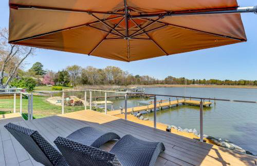 Waterfront Colonial Beach Studio with Boat Dock! - Foto 11