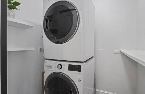 Elegant 2BR-2BA Spacious Escape with Rooftop Near NYC - Foto 23