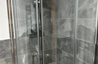 Adam Court Apartments - PE1 - Contractor Friendly - Choice of Studios or 1 Bed Apartments - Free Parking - Sofa Beds - Sky TV - Full Kitchen - Washer Dryer - WiFi - Foto 54