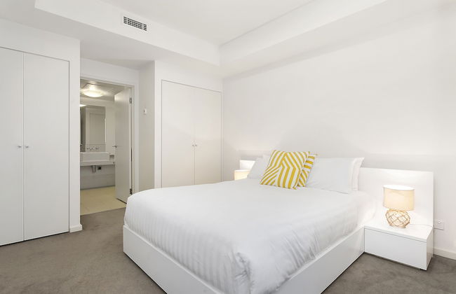 Waterfront Melbourne Apartments - Photo 4