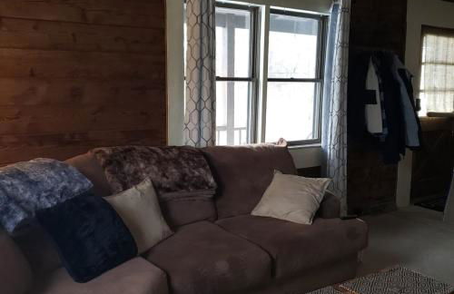 Cozy Cabin minutes from Lake Oneida - Photo 3