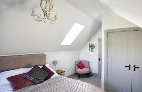 Luxury Cottage in Idyllic Cotswold Village nr Bath - Photo 6